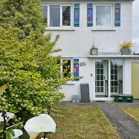 Full House For Up To Five People Family Friendly Free Parking Pets Welcome Lgbtq Friendly * Tralee