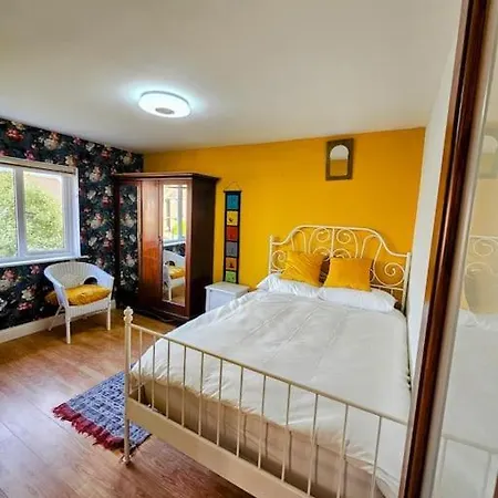 Full House For Up To Five People Family Friendly Free Parking Pets Welcome Lgbtq Friendly Tralee