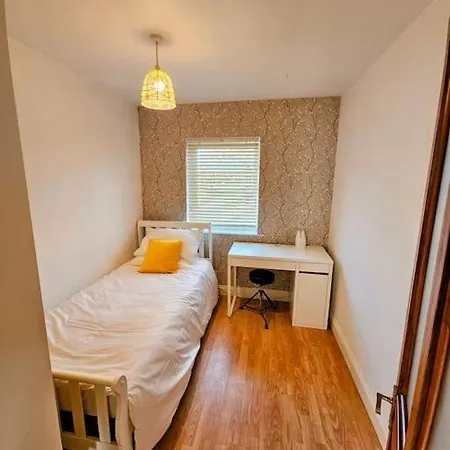 Full House For Up To Five People Family Friendly Free Parking Pets Welcome Lgbtq Friendly * Трали