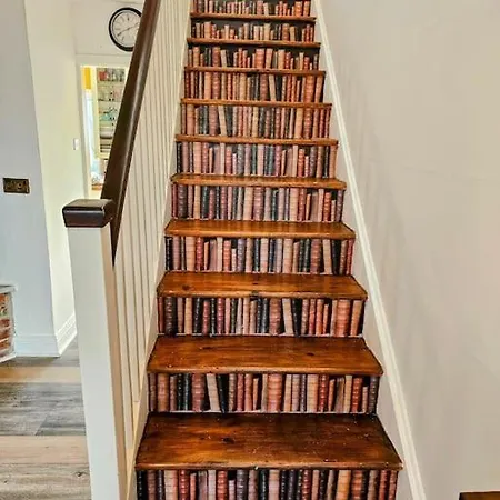 Full House For Up To Five People Family Friendly Free Parking Pets Welcome Lgbtq Friendly