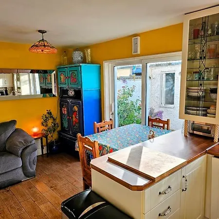 Full House For Up To Five People Family Friendly Free Parking Pets Welcome Lgbtq Friendly *