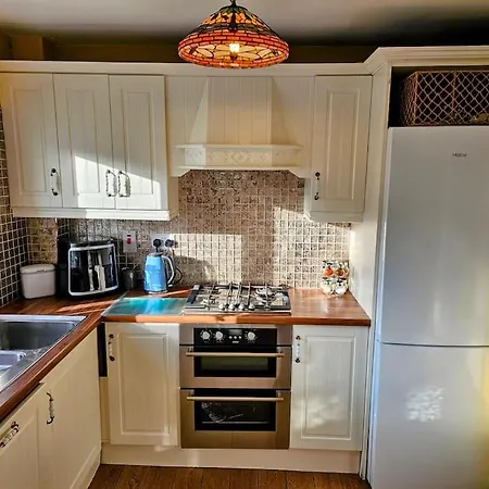 Full House For Up To Five People Family Friendly Free Parking Pets Welcome Lgbtq Friendly Трали