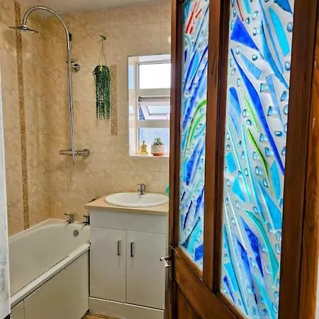 Дом отдыха Full House For Up To Five People Family Friendly Free Parking Pets Welcome Lgbtq Friendly *