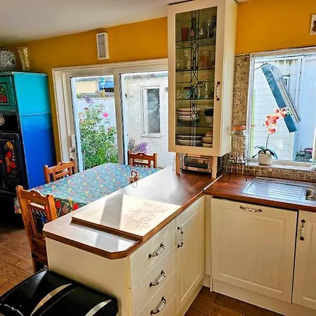 Дом отдыха Full House For Up To Five People Family Friendly Free Parking Pets Welcome Lgbtq Friendly