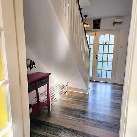 Full House For Up To Five People Family Friendly Free Parking Pets Welcome Lgbtq Friendly Holiday home *