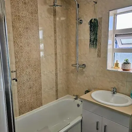 Holiday home Full House For Up To Five People Family Friendly Free Parking Pets Welcome Lgbtq Friendly *
