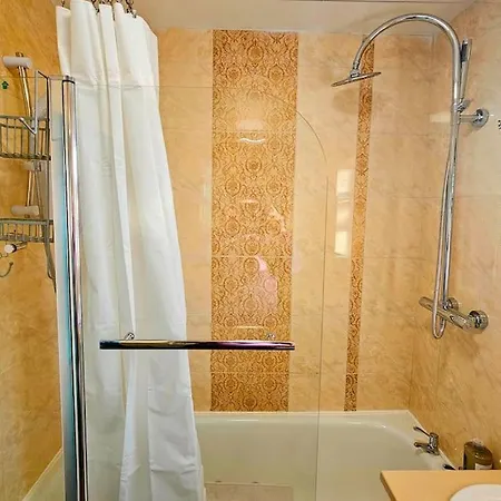 Full House For Up To Five People Family Friendly Free Parking Pets Welcome Lgbtq Friendly Дом отдыха Трали