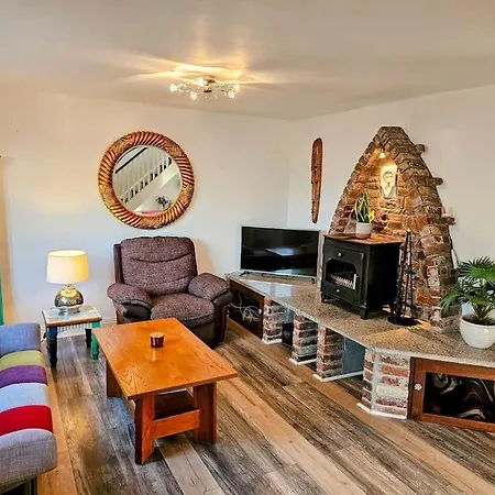 Full House For Up To Five People Family Friendly Free Parking Pets Welcome Lgbtq Friendly