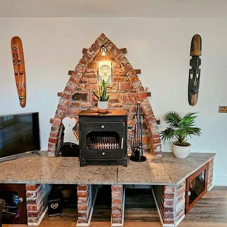 Full House For Up To Five People Family Friendly Free Parking Pets Welcome Lgbtq Friendly Дом отдыха